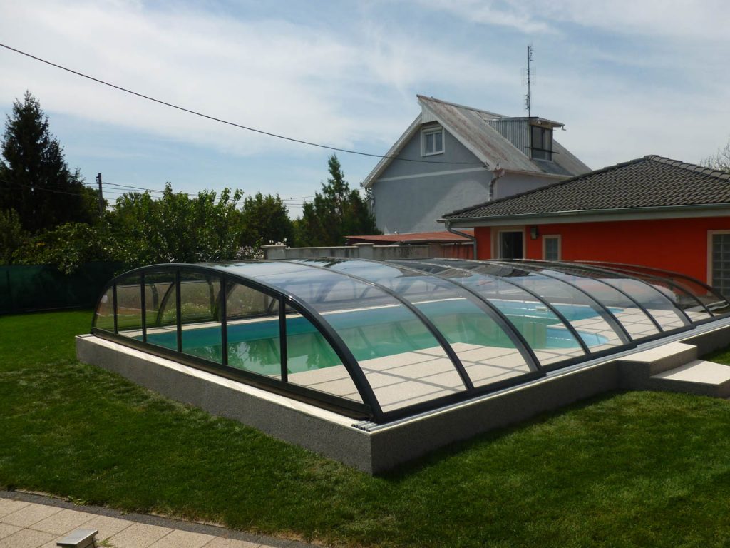 Konstrukce zastřešení bazénu je vyrobena ze speciálních hliníkových profilů