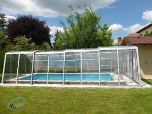 zastřešení bazénu podchozí Koryčany s šikminou v kompaktním polykarbonátu