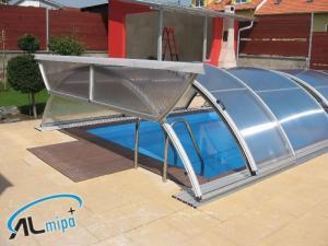 zastřešení bazénu Břeclav s výklopnou klapkou nahoře
