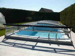 zastřešení bazénu nízké s výklopnou klapkou