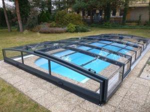 Nízké zastřešení bazénu Harmonie, Přerov, konstrukce v barvě antracit