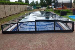 Nízké zastřešení bazénu Harmonie, Slavkov, v provedení antracit